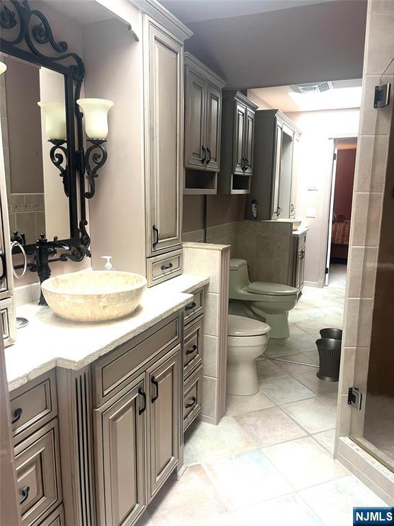 Saddle Brook, New Jersey 07663, United States, 2 Bedrooms Bedrooms, ,3 BathroomsBathrooms,Residential,Active,219060