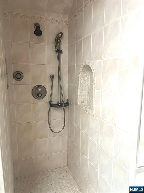 Saddle Brook, New Jersey 07663, United States, 2 Bedrooms Bedrooms, ,3 BathroomsBathrooms,Residential,Active,219060