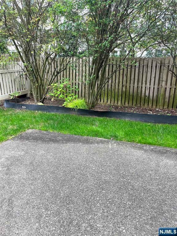 Saddle Brook, New Jersey 07663, United States, 2 Bedrooms Bedrooms, ,3 BathroomsBathrooms,Residential,Active,219060