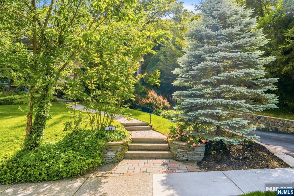 34 Hillside Avenue