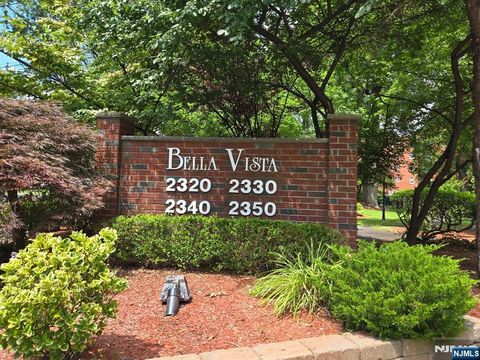 Photo of 2330 Linwood Ave #1F, Fort Lee, NJ 07024 (MLS # 25034626)