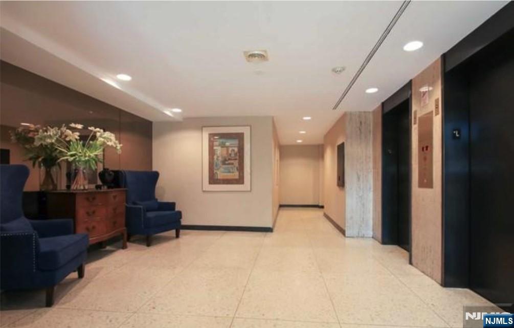 2077 Center Avenue 20J