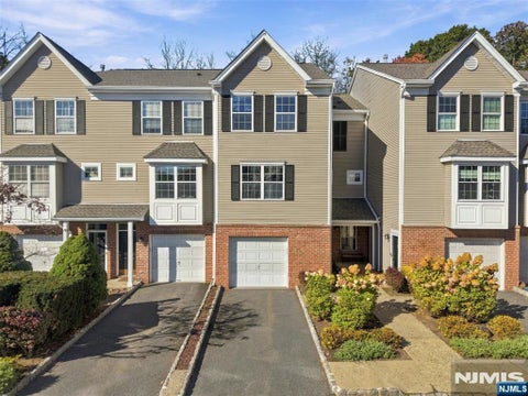 Photo of 22 Greenbrook Drive, Bloomfield, NJ 07003 (MLS # 26037361)