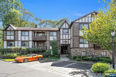 Photo of 1008 Thoreau Court, Mahwah, NJ 07430 (MLS # 25036889)