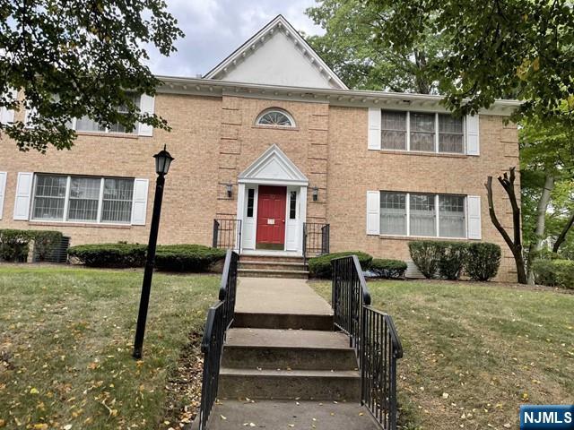 Rental Property at 10 S Irving St 8A, Ridgewood, New Jersey - Bedrooms: 2 
Bathrooms: 2 
Rooms: 4  - $3,550 MO.