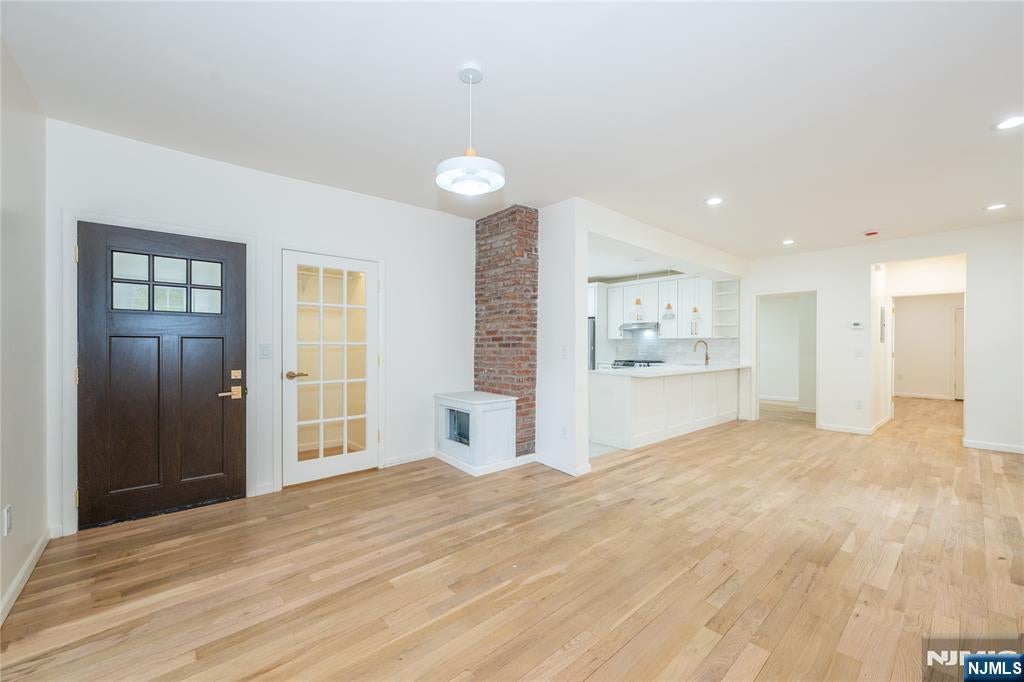 231 Waverly Place