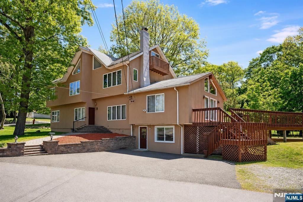 Photo of 17 Hickory Drive, Oakland, NJ 07436 (MLS # 26017831)