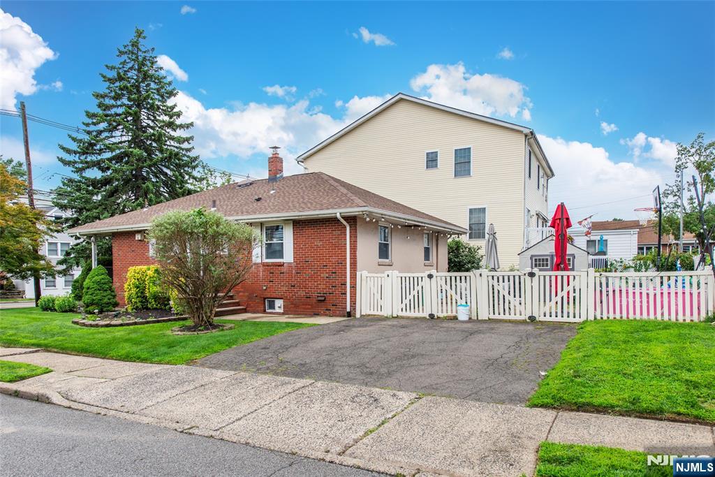 85 Bloomfield Avenue