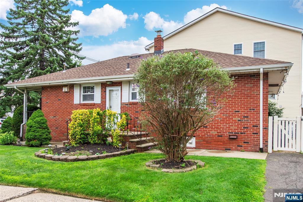 85 Bloomfield Avenue