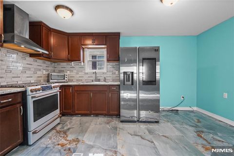 21 Helen Moonachie NJ 07074