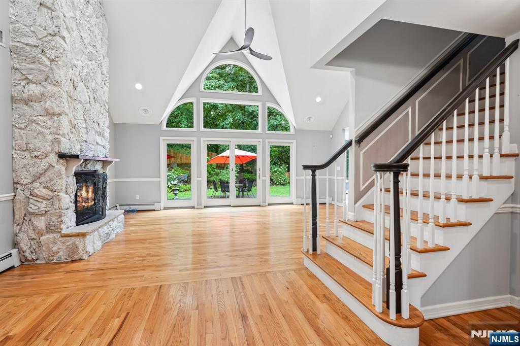 922 Hilltop Terrace
