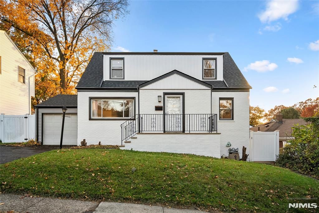 Photo of 636 Elm Avenue, Ridgefield, NJ 07657 (MLS # 26009091)