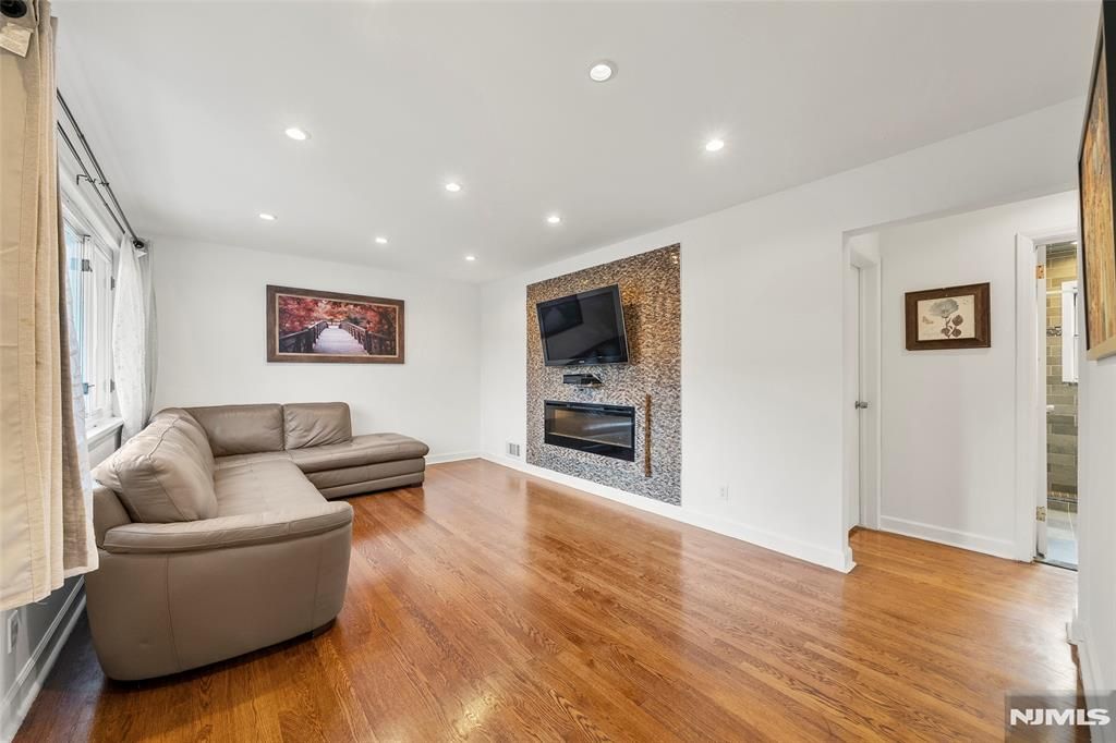 Photo of 636 Elm Avenue, Ridgefield, NJ 07657 (MLS # 26009091)