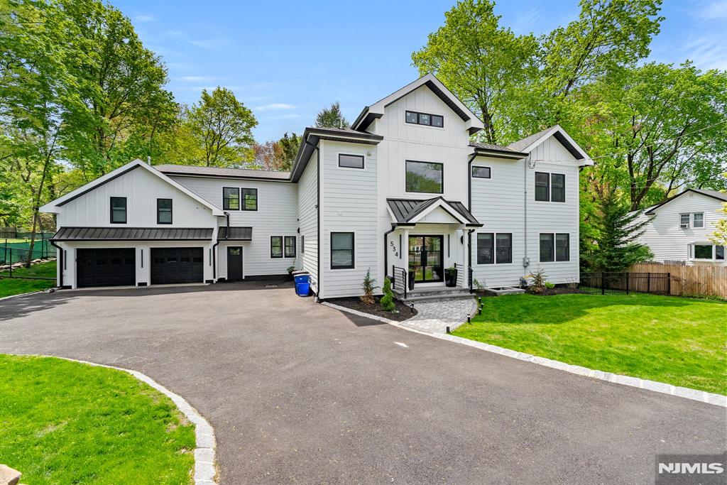 Property for Sale at 534 Closter Dock Road, Closter, New Jersey - Bedrooms: 5 
Bathrooms: 5 
Rooms: 11  - $1,999,999