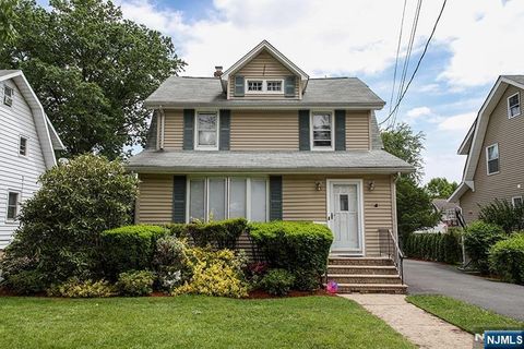 Photo of 1253 Beaumont Ave, Teaneck, NJ 07666 (MLS # 26018988)