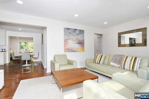 Photo of 11 Evans Rd, Cresskill, NJ 07626 (MLS # 26007953)