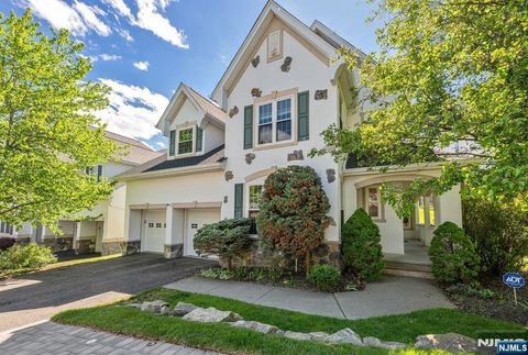 Photo of 17 Crooked Hill, Oakland, NJ 07436 (MLS # 26016781)