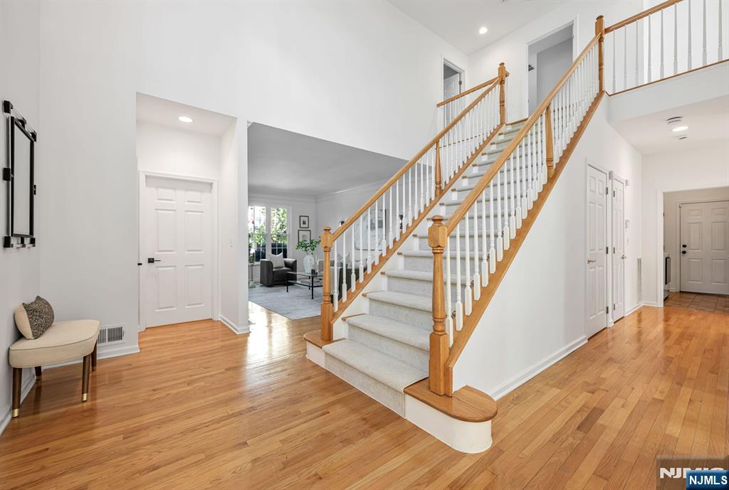 17 Crooked Hill