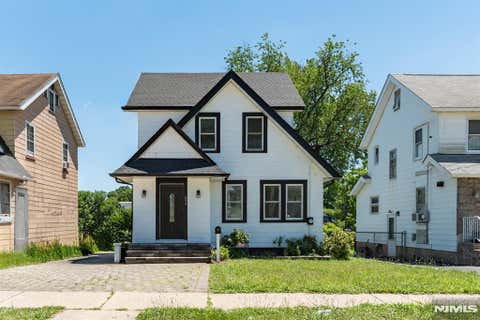 Photo of 693 Chestnut Avenue, Teaneck, NJ 07666 (MLS # 26028809)