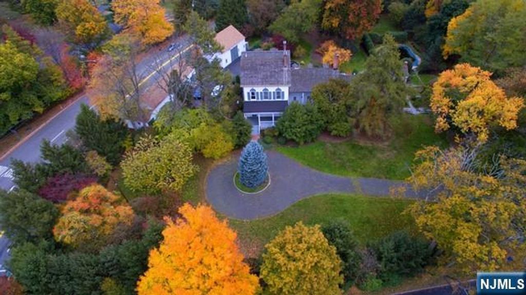 Photo of 218 Paramus Road, Paramus, NJ 07652 (MLS # 26014964)