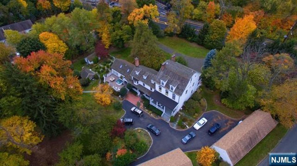 Photo of 218 Paramus Road, Paramus, NJ 07652 (MLS # 26014964)