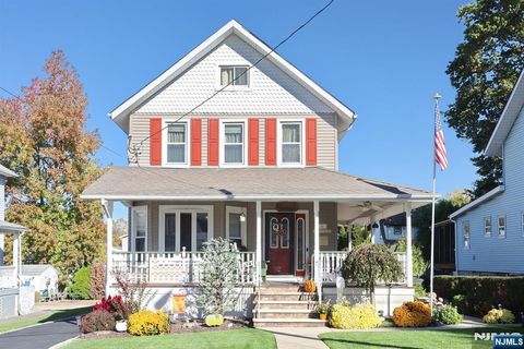 Photo of 122 Quackenbush Avenue, Dumont, NJ 07628 (MLS # 25038743) Photo of 122 Quackenbush Avenue, Dumont, NJ 07628 (MLS # 25038743)