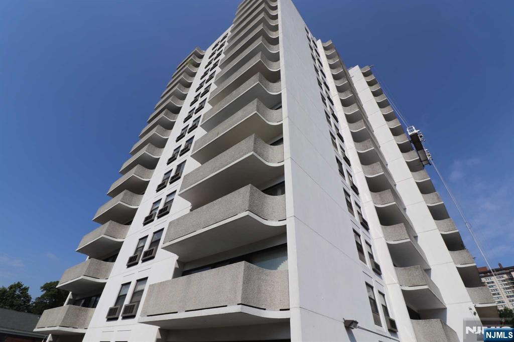 1600 Center 7G, Fort Lee, New Jersey - 2 Bedrooms  
2 Bathrooms  
7 Rooms - 