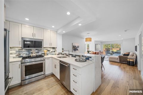 317 Hancock Court Edgewater NJ 07020