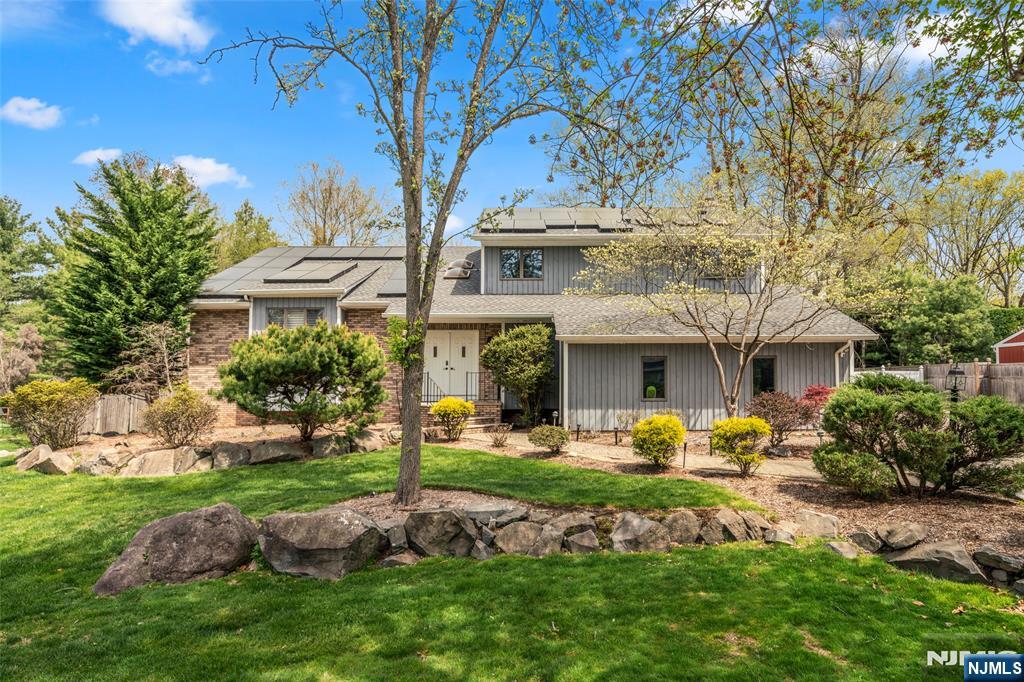 85 South Ave, Norwood, New Jersey - 4 Bedrooms  
3 Bathrooms  
8 Rooms - 