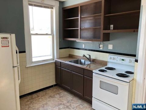 Photo of 82 Park Ave #1, Rutherford, NJ 07070 (MLS # 26017410)