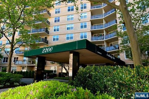 Photo of 2200 N Central Rd #9C, Fort Lee, NJ 07024 (MLS # 26009972)