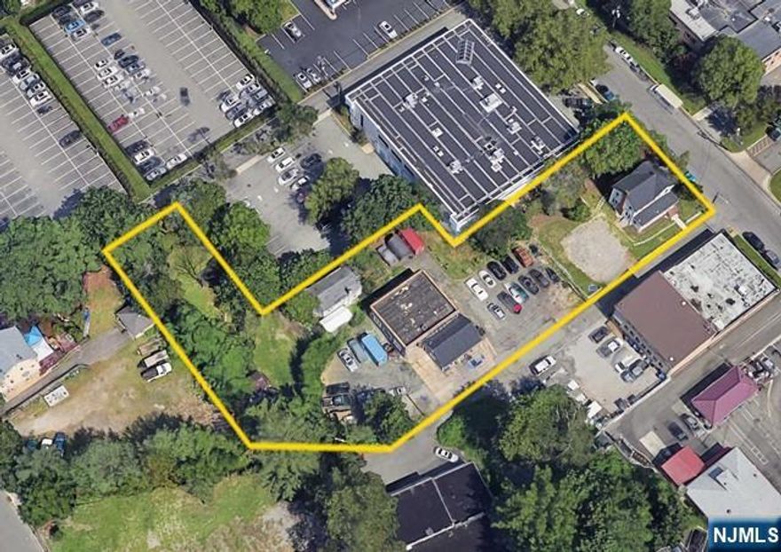Rarely found big size lot (.86 acre ) in a prime commercial district. Three different buildings on the same lot ( One commercial building (auto shop : lease 7 yr + 2 5yr option) and two residential houses ). All occupied. Zoning : SRB ( Senior Residence/ Business ) allow many kind of different use.
