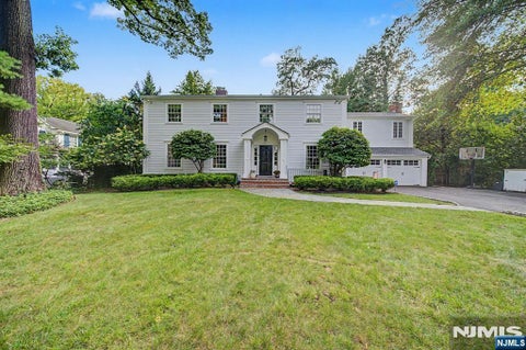Photo of 22 Birchwood Place, Tenafly, NJ 07670 (MLS # 26035651)