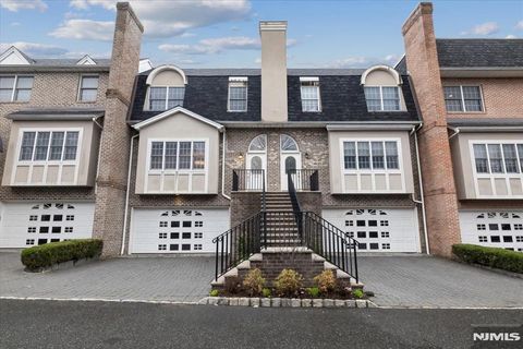 126 Stonegate Trail 27 Cresskill NJ 07626
