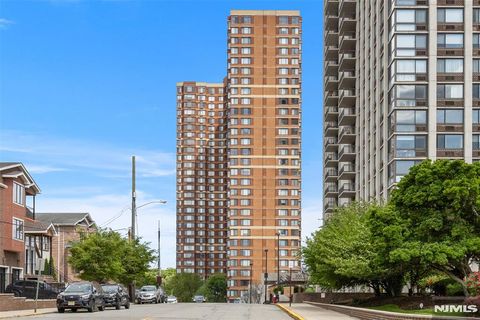 Photo of 100 Old Palisade Road #3215, Fort Lee, NJ 07024 (MLS # 26019981)