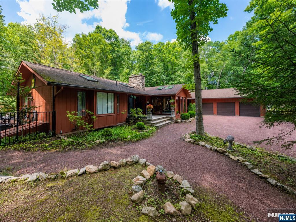 111 Ballantine Road