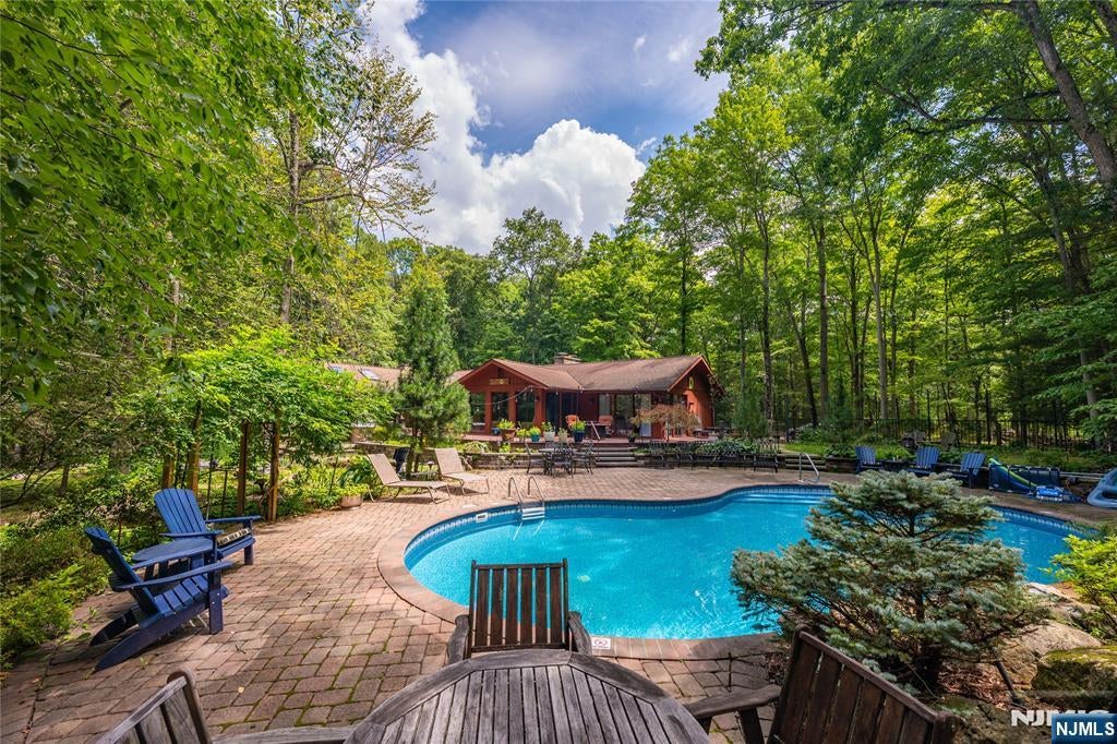 111 Ballantine Road