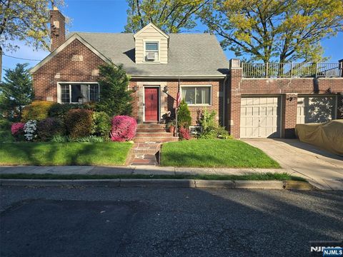 Photo of 585 Monroe Place, Ridgefield, NJ 07657 (MLS # 26014751)