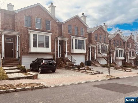 Photo of 428 Grandview Pl #428, Fort Lee, NJ 07024 (MLS # 26006270)