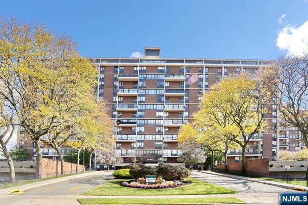 Photo of 2 Horizon Road #404, Fort Lee, NJ 07024 (MLS # 26011629)