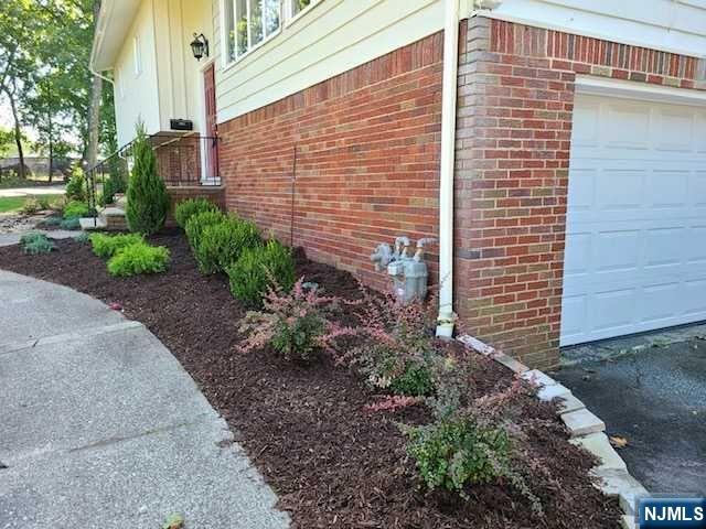 32 Rock Road