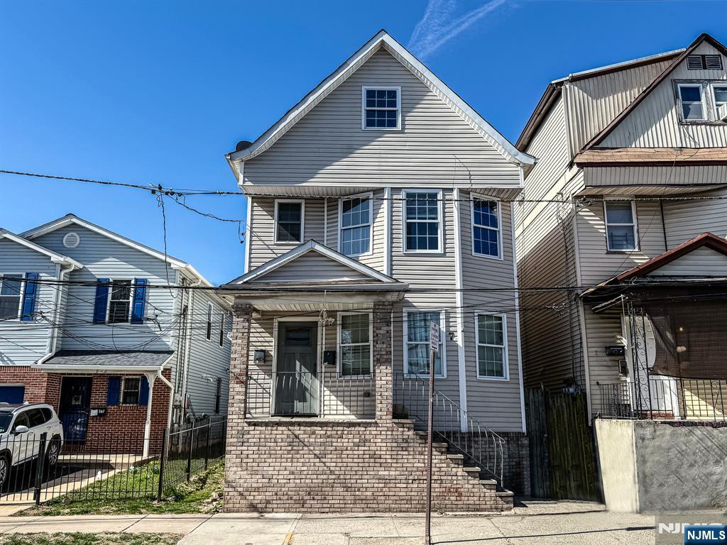 7 Winans Avenue, Newark, New Jersey - 7 Bedrooms  
3 Bathrooms  
12 Rooms - 