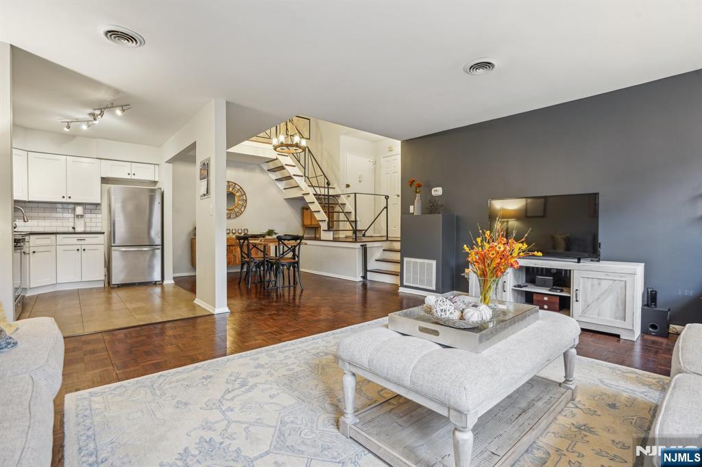 361 Claremont Avenue C6103