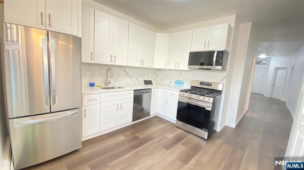 66 New Lawn Ave 1, Kearny, New Jersey - 3 Bedrooms  
1 Bathrooms  
5 Rooms - 