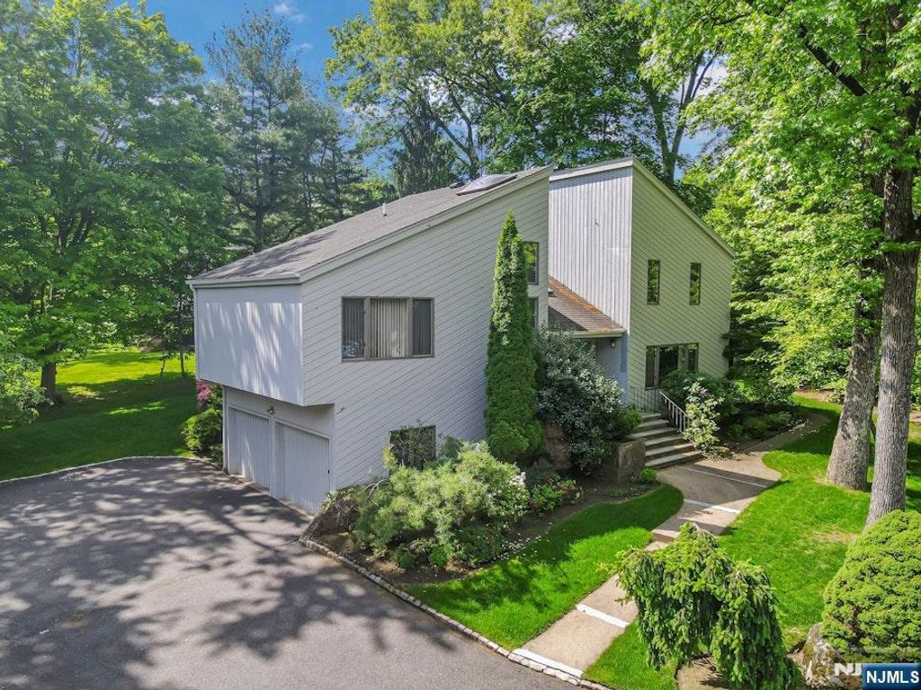 Photo of 18 Mission Way, Tenafly, NJ 07670 (MLS # 26018353)