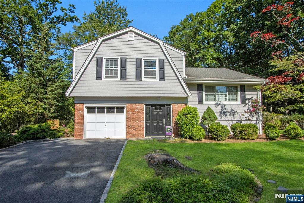 Property for Sale at 42 Lohs Place, Harrington Park, New Jersey - Bedrooms: 3 
Bathrooms: 2 
Rooms: 8  - $798,777