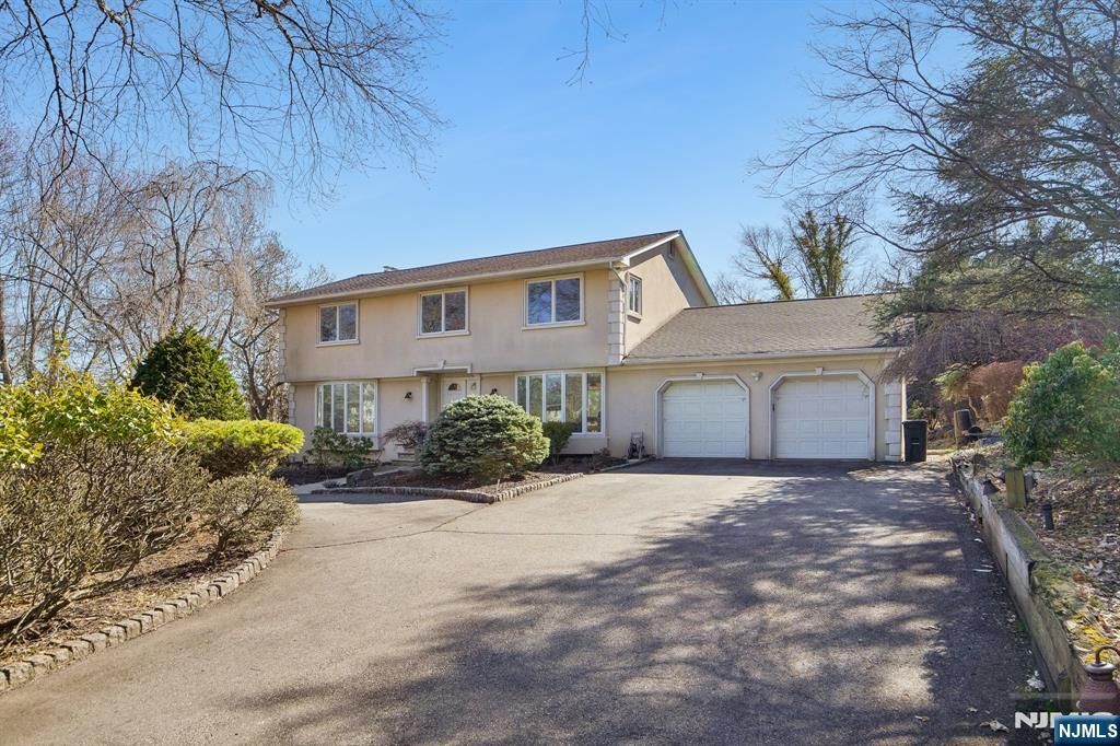 Photo of 7 Royal Park Terrace, Hillsdale, NJ 07642 (MLS # 26009864)