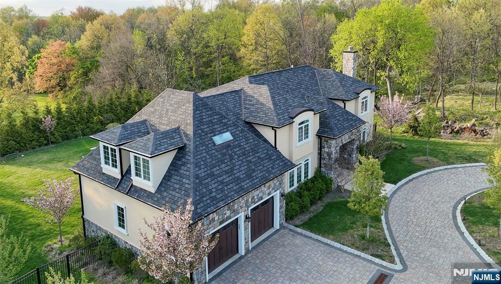 Photo of 281 Beaufort Avenue, Livingston, NJ 07039 (MLS # 26015068)