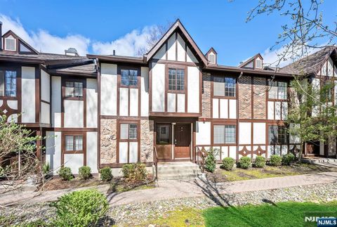 Photo of 707 Thoreau Court, Mahwah, NJ 07430 (MLS # 26005995)