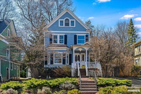Photo of 82 Essex Avenue, Glen Ridge, NJ 07028 (MLS # 26009274)